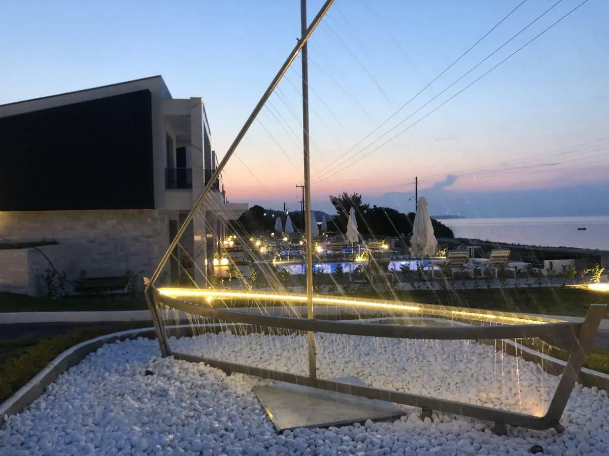 Crystal Villas & Suites 폴리크로노