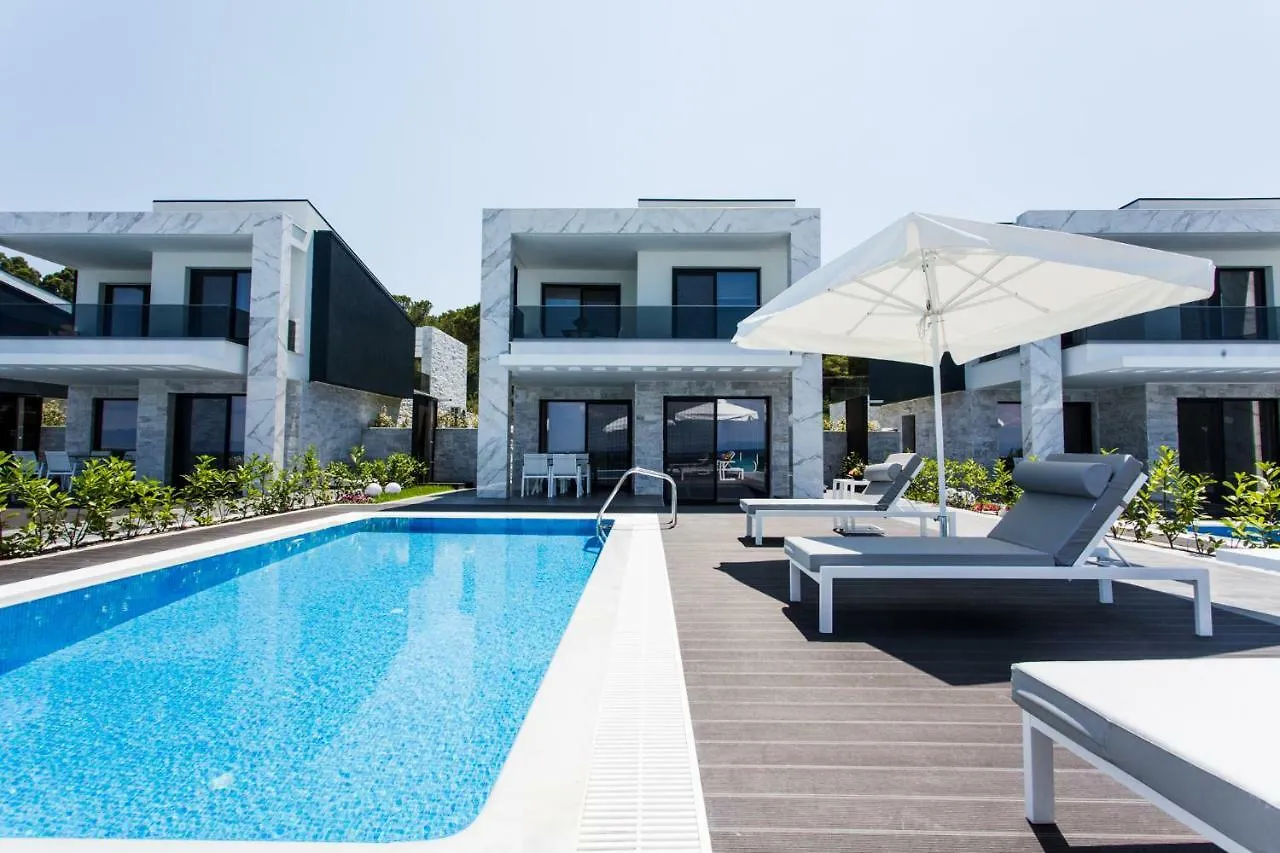 פוליכרונו Crystal Villas & Suites