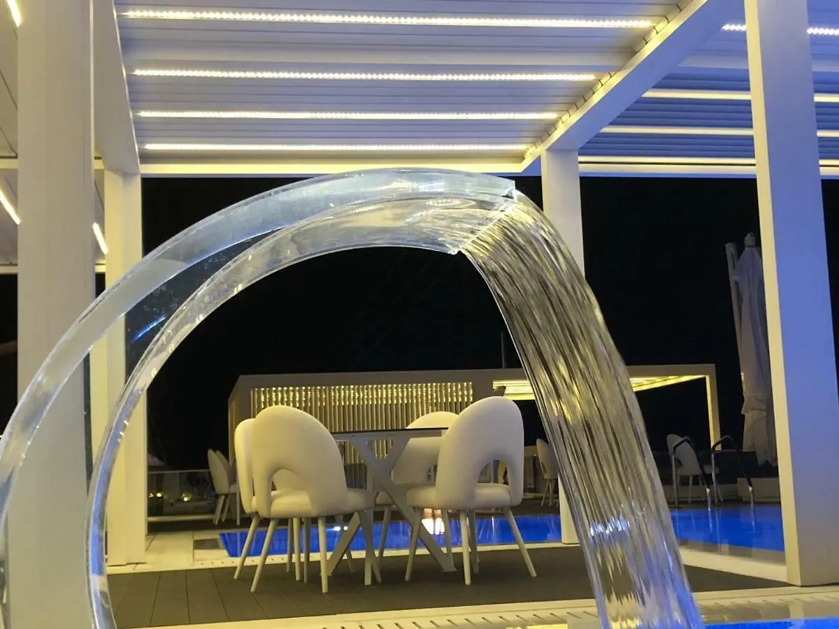 פוליכרונו Crystal Villas & Suites